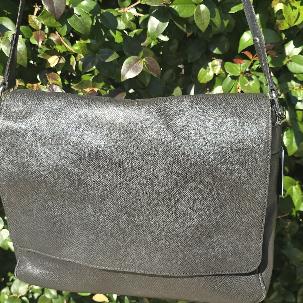 LV LOUIS VUITTON SHW LV Roman MM Shoulder Bag Taiga black/gray